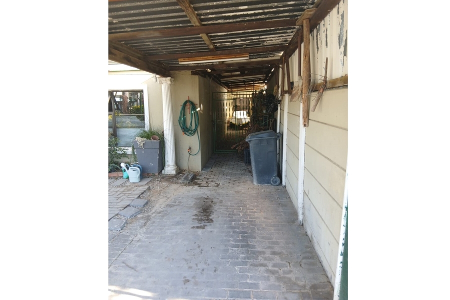4 Bedroom Property for Sale in Hillcrest Western Cape